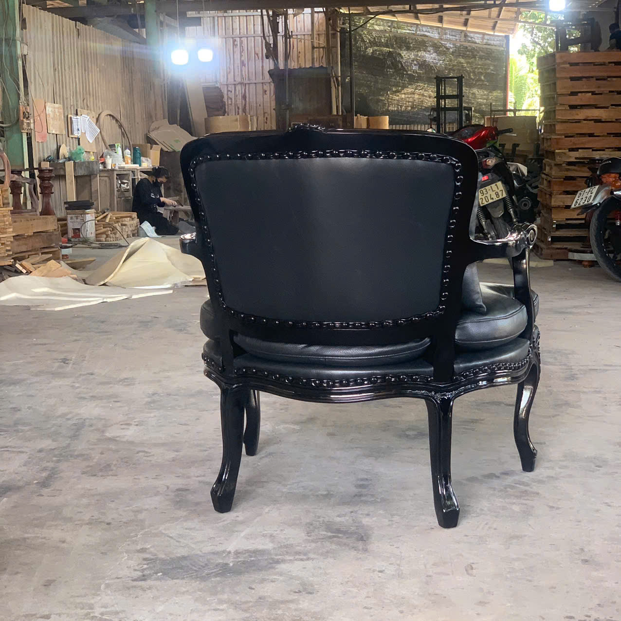 SOFA ĐƠN CỔ ĐIỂN LOUIS 15 BỌC DA